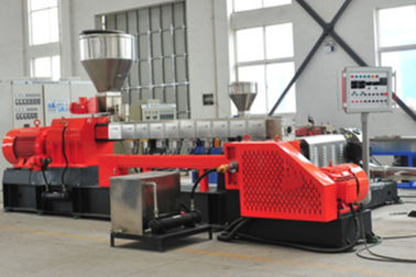 China Máquina de alta velocidade da peletização do Pvc do misturador com uma capacidade de 500 - 600 quilogramas/hora fábrica