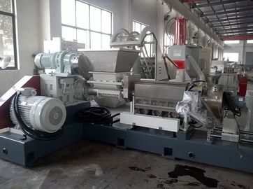 China Grânulo de borracha do único parafuso que fazem a máquina para a mangueira da condição do ar do automóvel fábrica