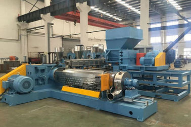 China Sistema quente de reciclagem plástico do corte refrigerar de ar da máquina do granulador do misturador fábrica